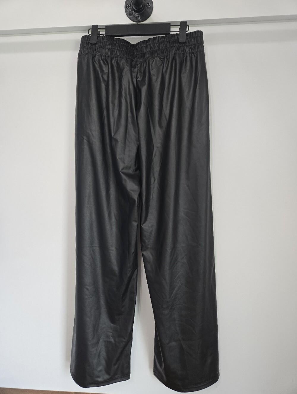 NEW. OFFLINE by Aerie Real Luxe Faux Leather Wide Leg Pants in True Black MEDIUM - Picture 3 of 10